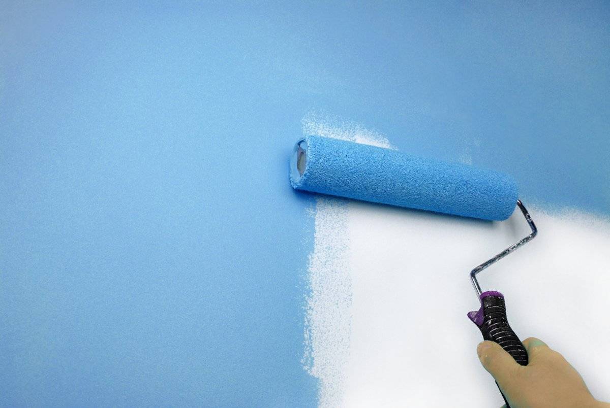 Как самостоятельно покрасить стены водоэмульсионной краской?
