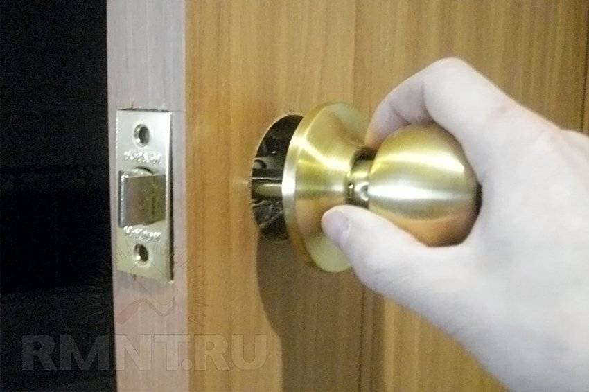 Как установить круглую ручку. Дверная ручка (Edson zj030-112 Abloy). Дверная ручка Edson с фиксатором. Ручка дверная для входной металлической двери с защелкой. Замки Edson для межкомнатных дверей.