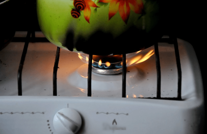 Почему коптит конфорка газовой плиты и как устранить неполадку самостоятельно