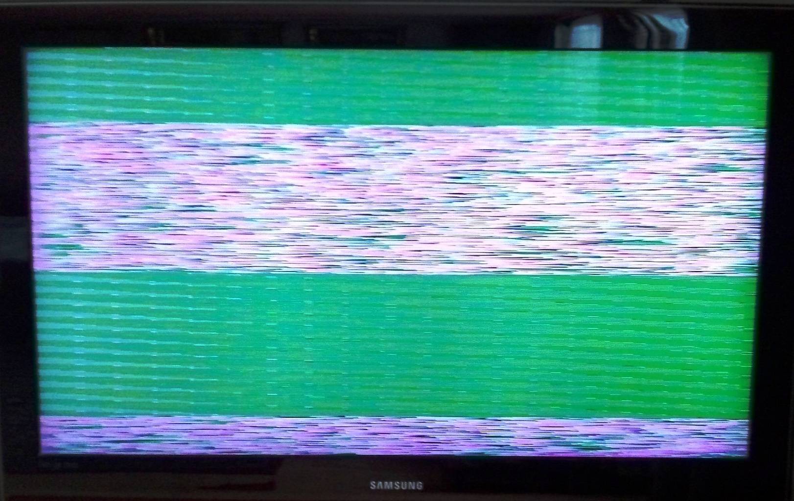 Как починить телевизор, если на экране появились горизонтальные или вертикальные полосы