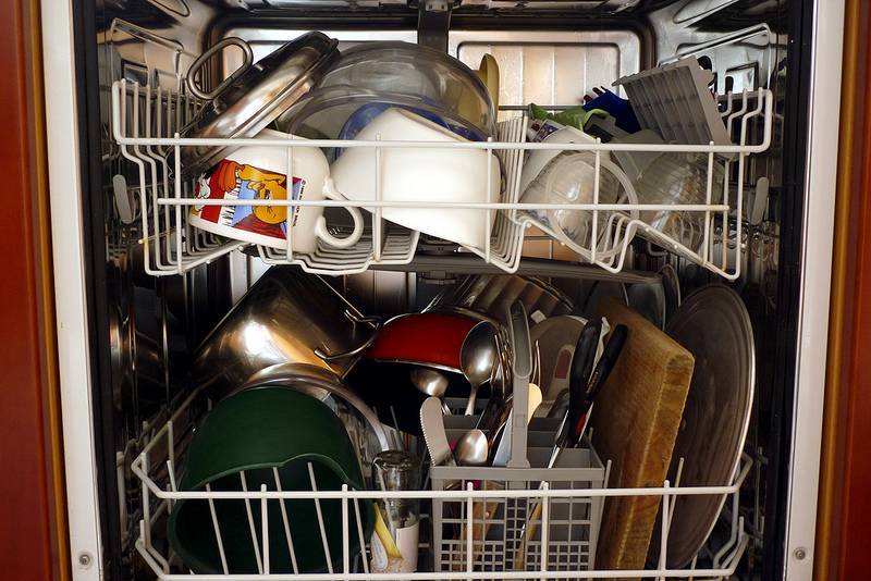 Можно ли использовать посудомоечную машину без ополаскивателя