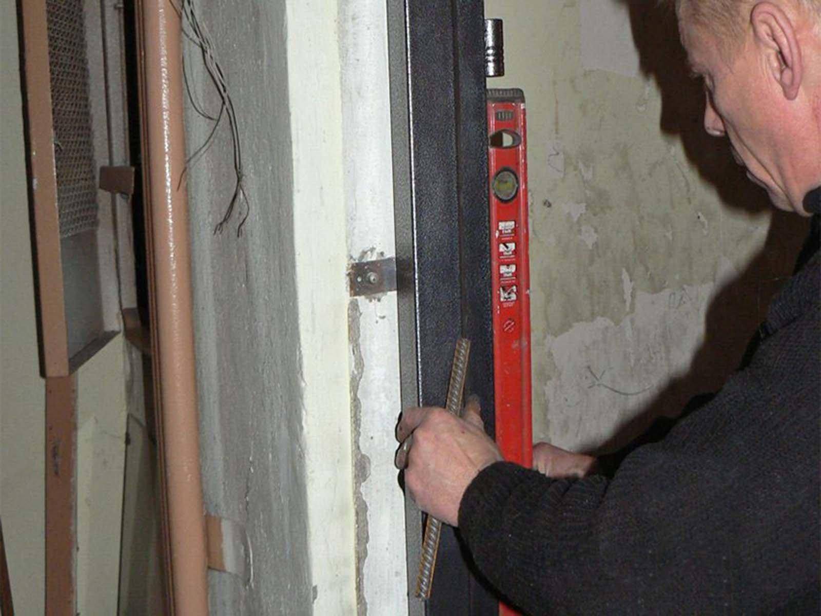 Установка входной двери своими руками: видео-инструкция