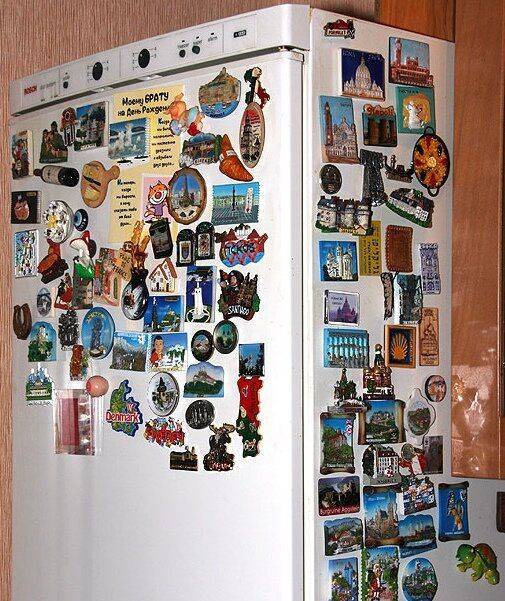 Почему нельзя вешать магниты на холодильник: правда и мифы