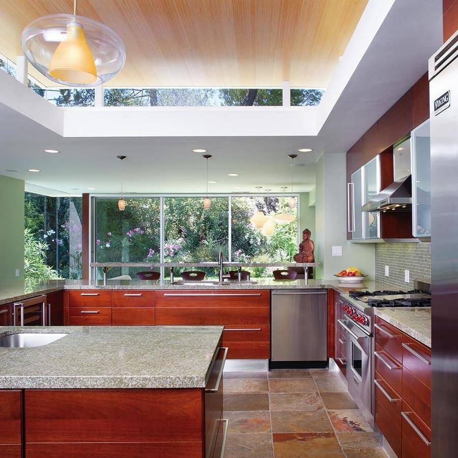 Какой потолок практичнее на кухне?