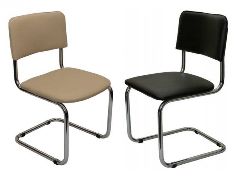Для металлических стульев сделала мягкие спинки. теперь стулья намного удобнее и выглядят красиво