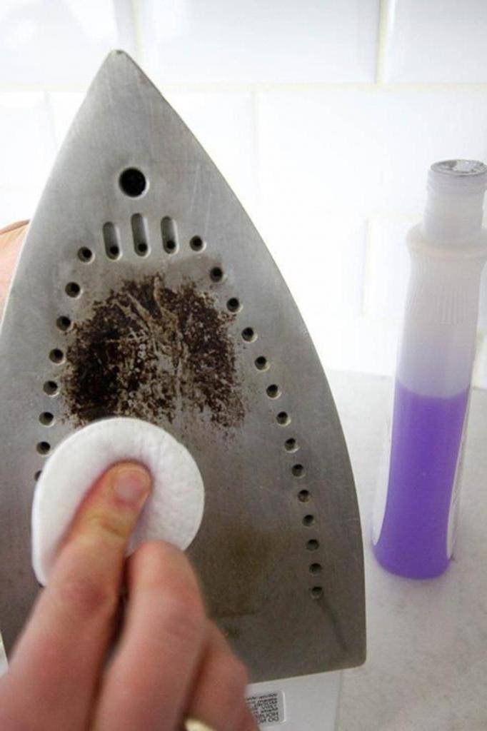 Как очистить утюг от пригара на подошве: чем убрать пригоревшую ткань