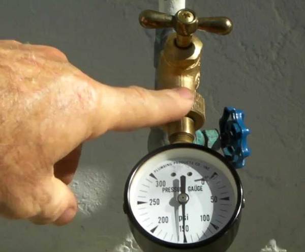 Какое давление воды в водопроводе многоквартирного дома считается соответствующим нормативным требованиям
