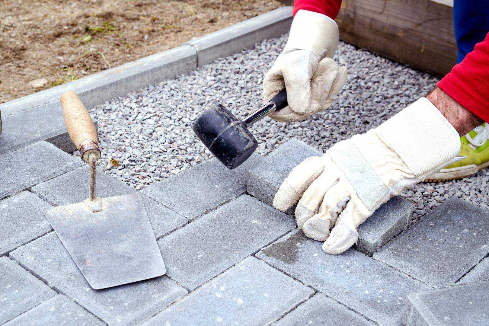 Полимерпесчаная плитка: тротуарная, облицовочная и для прочих работ, плюсы и минусы использования