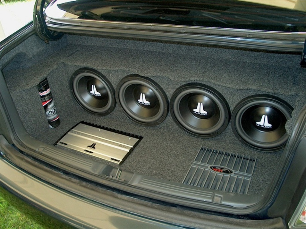 Как выбрать акустику в машину: уровни звуковых систем