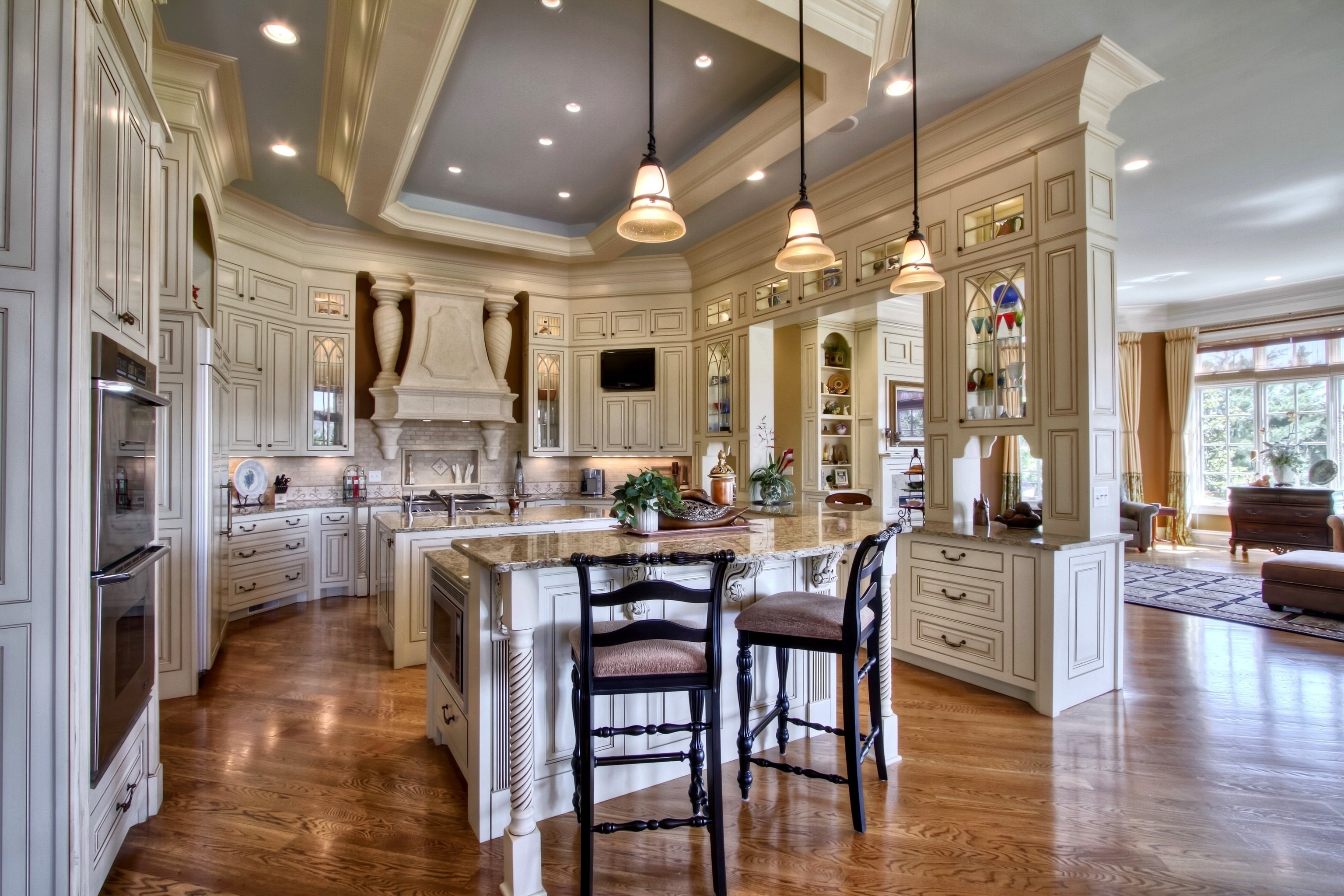 кухня до потолка в классическом стиле