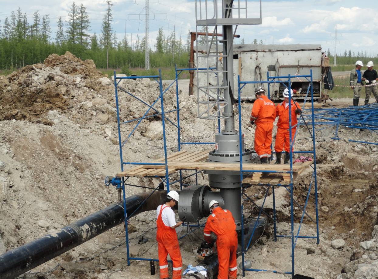 Врезка под давлением. Врезка под давлением в магистральный стальной газопровод 300. Труба газовая 428 врезка под давлением. Врезка в газопровод. Врезка штуцером в действующие стальные газопроводы.