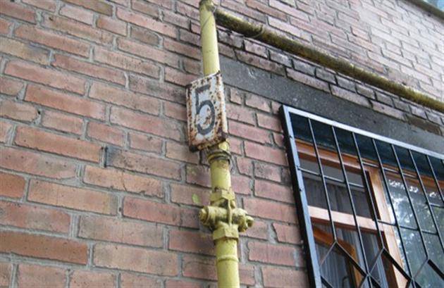 Газовая труба на фасаде дома требования