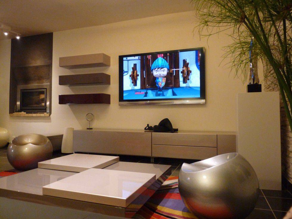 Телевизор в гостиной: как выбрать и разместить - 60 фото интерьеров