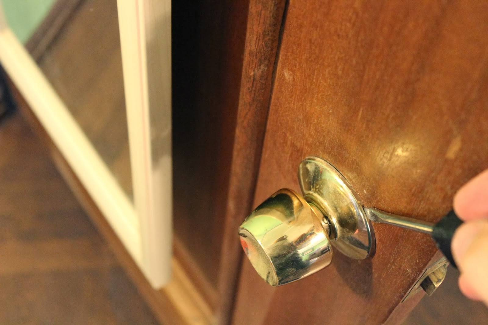 Как открыть дверь без ключа и без повреждений: видео вскрытия железной двери