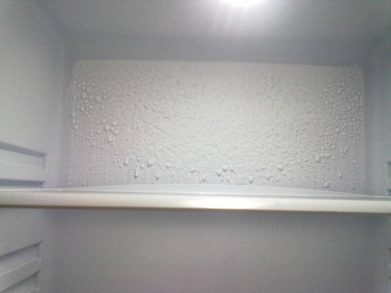 Лед на задней стенке холодильника
