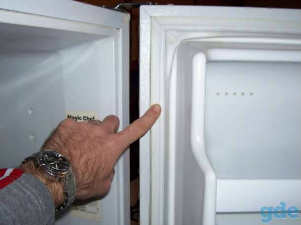 Уплотнитель для холодильника: замена резинки на двери, как поменять на индезит своими руками, чем приклеить