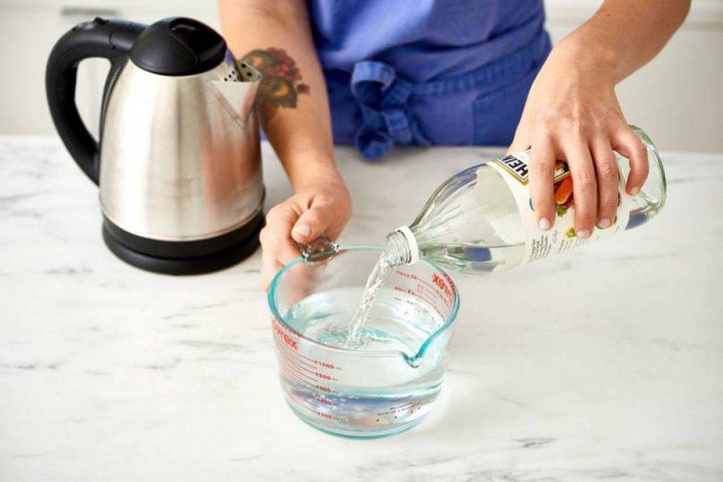 Запах пластмассы в чайнике: что делать и как избавиться от запаха, способы и особенности