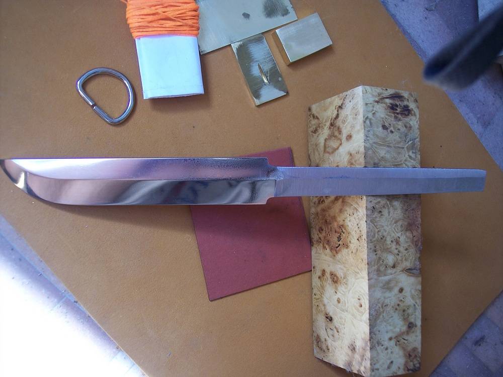 Изготовление ножа в полевых условиях, нож из подручных материалов, как самому сделать нож.