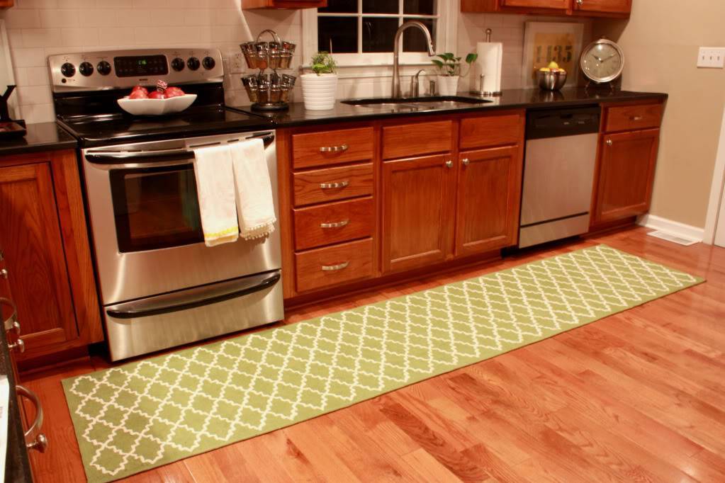 Какой коврик постелить на пол в кухне: фото-советы