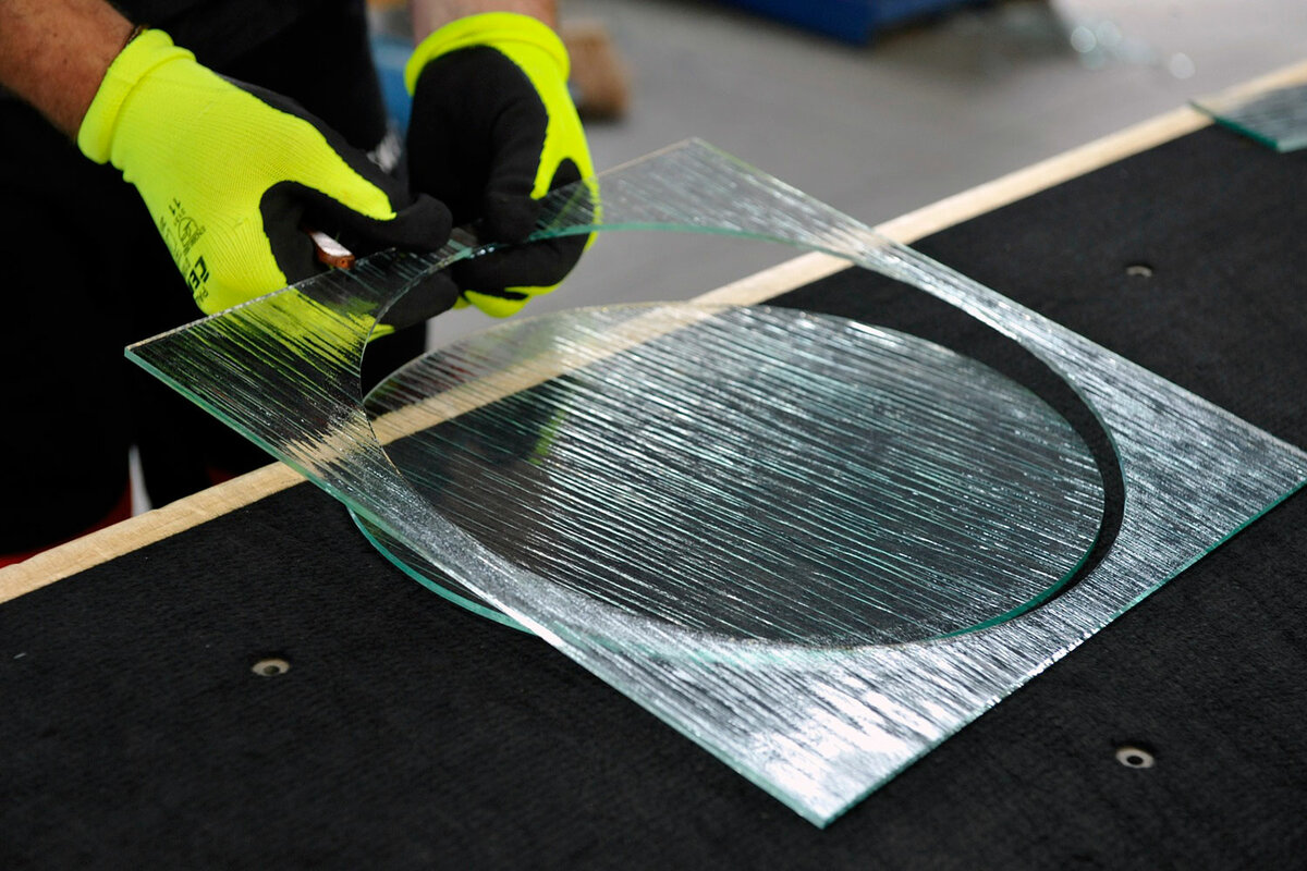 Как резать зеркало в домашних условиях стеклорезом?