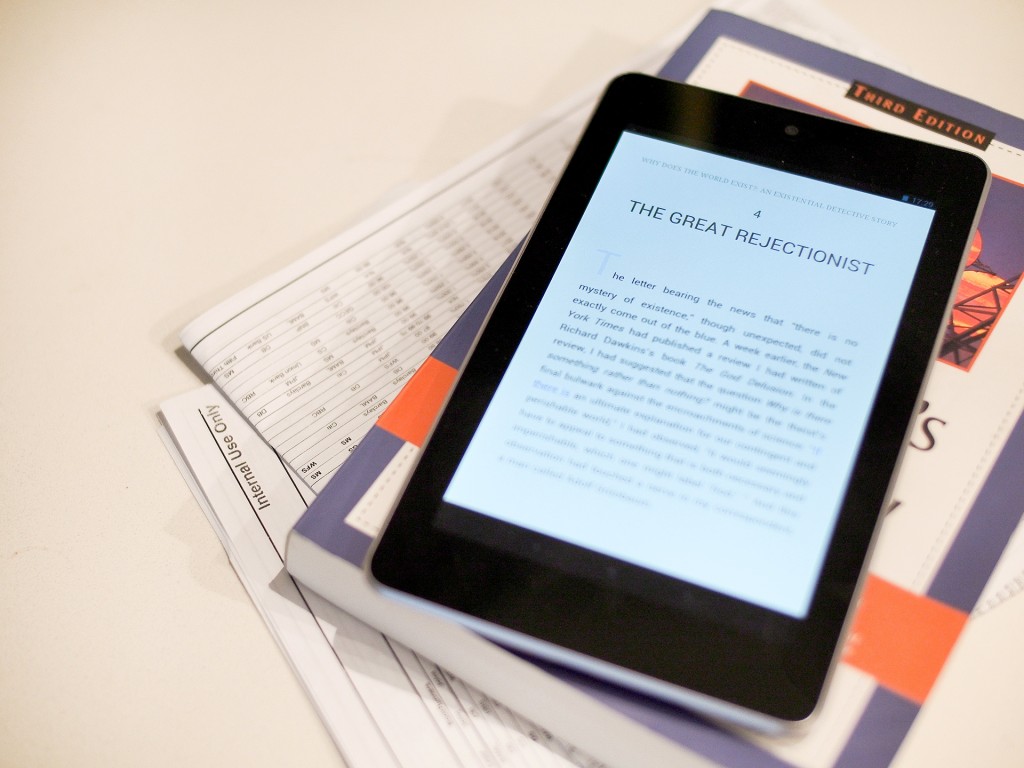 Планшет против электронной книги: на чем удобнее читать?